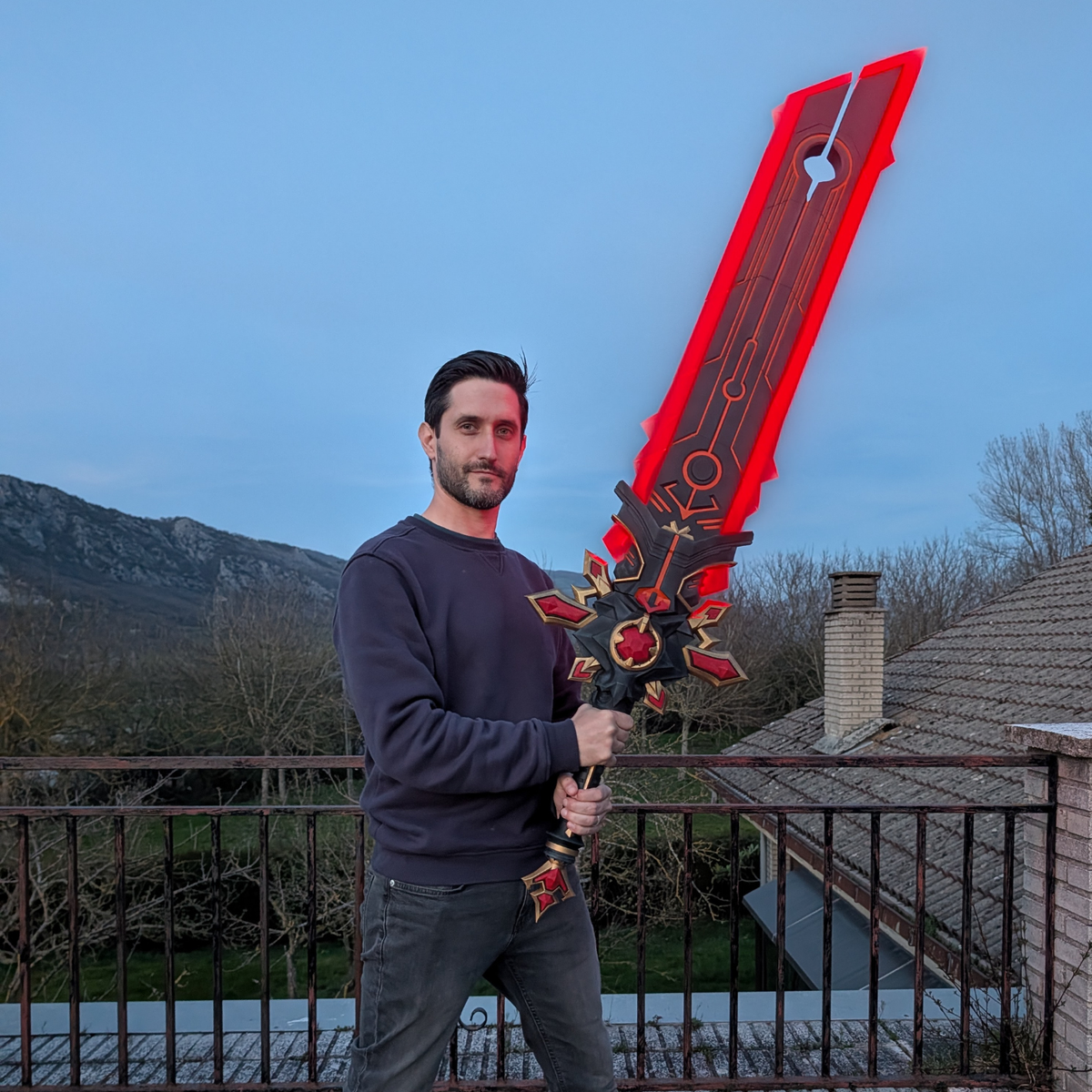 Ashrender Claymore – Full-Scale LED-Ready Cosplay Greatsword