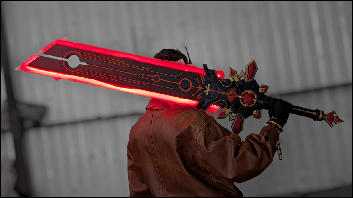 Ashrender Claymore – Full-Scale LED-Ready Cosplay Greatsword