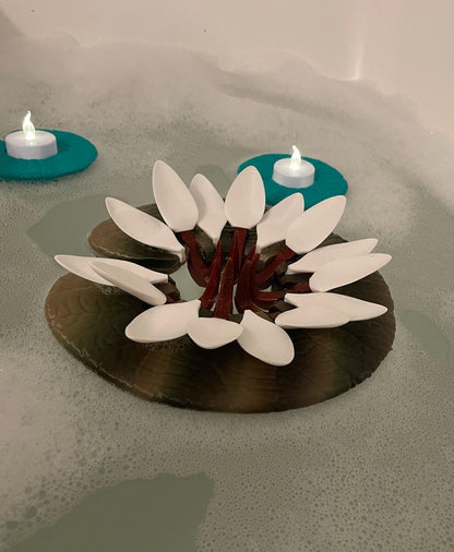 Floating Wine Lily & Candle Lily Bath Set – product image 2